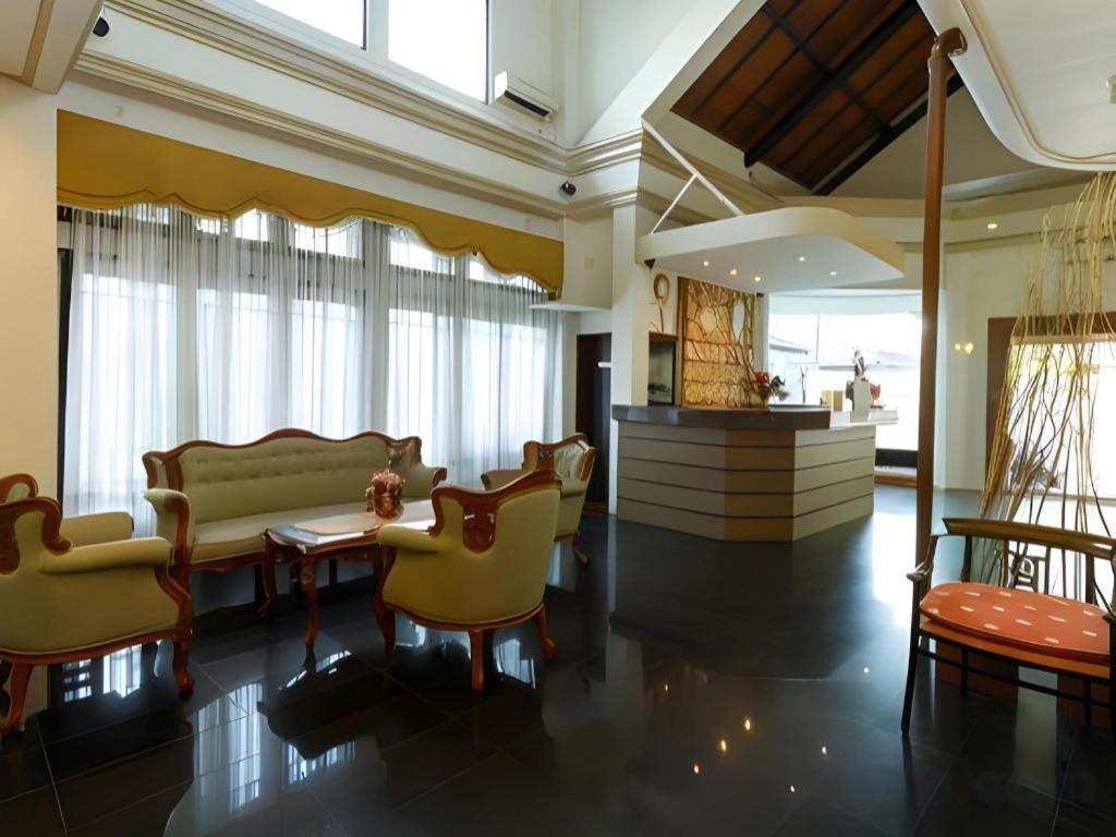 Mervit Hotel Padang  Zewnętrze zdjęcie